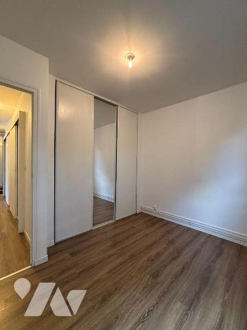 FOUGERES, Au 4ème étage d'un immeuble sécurisée et avec ascenseur, Spacieux appartement T4 de 7...
