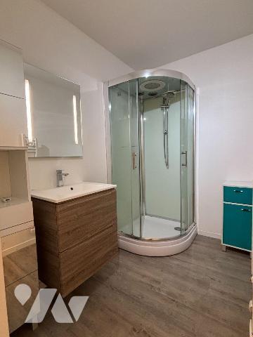 FOUGERES, Au 4ème étage d'un immeuble sécurisée et avec ascenseur, Spacieux appartement T4 de 7...