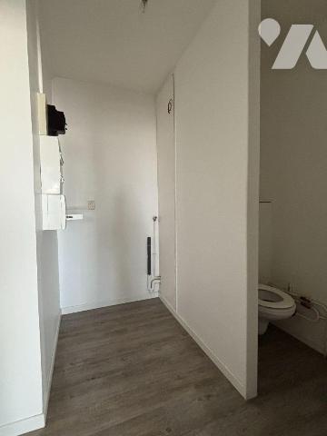 FOUGERES, Au 4ème étage d'un immeuble sécurisée et avec ascenseur, Spacieux appartement T4 de 7...