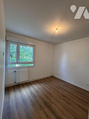 FOUGERES, Au 4ème étage d'un immeuble sécurisée et avec ascenseur, Spacieux appartement T4 de 7...