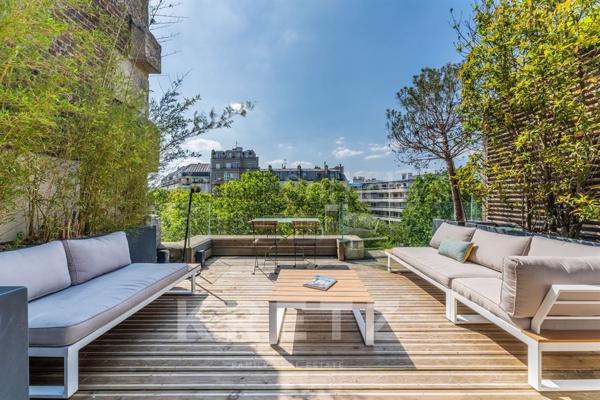 Hôtel particulier contemporain avec terrasse sur le toit