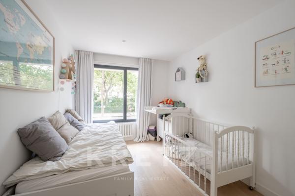 Hôtel particulier contemporain avec terrasse sur le toit