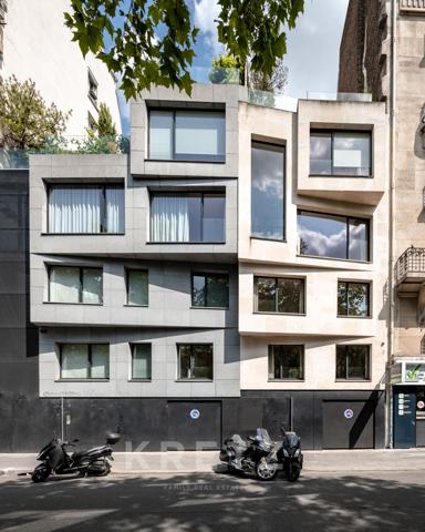 Hôtel particulier contemporain avec terrasse sur le toit