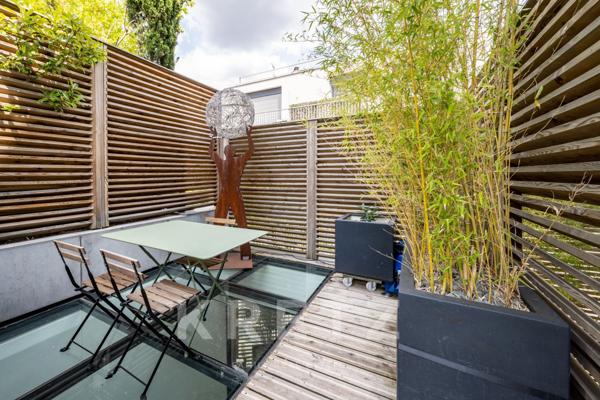 Hôtel particulier contemporain avec terrasse sur le toit