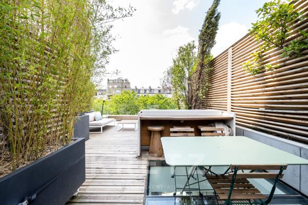 Hôtel particulier contemporain avec terrasse sur le toit