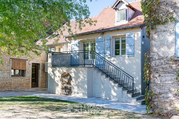 Maison en pierre rénovée et son jardin d’éden au coeur du Clunisois