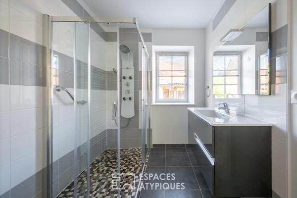 Maison en pierre rénovée et son jardin d’éden au coeur du Clunisois