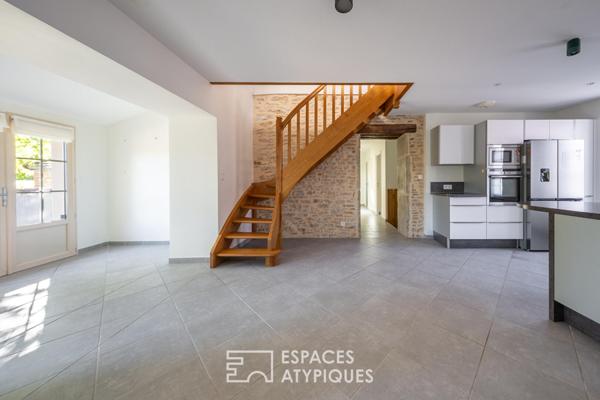Maison en pierre rénovée et son jardin d’éden au coeur du Clunisois