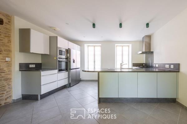 Maison en pierre rénovée et son jardin d’éden au coeur du Clunisois