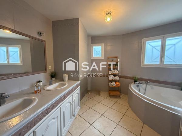 Superbe maison de 165m2 sur un terrain de 3200m2.