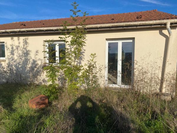 Pavillon a finir, avec garage , jardin,