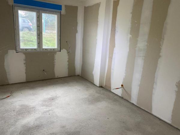 Pavillon a finir, avec garage , jardin,