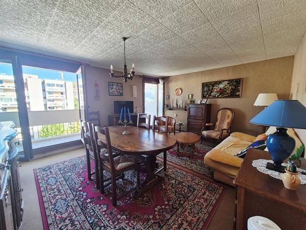 Appartement 3 pièces 69.90 m² au 7ème étage avec balcon et garage
