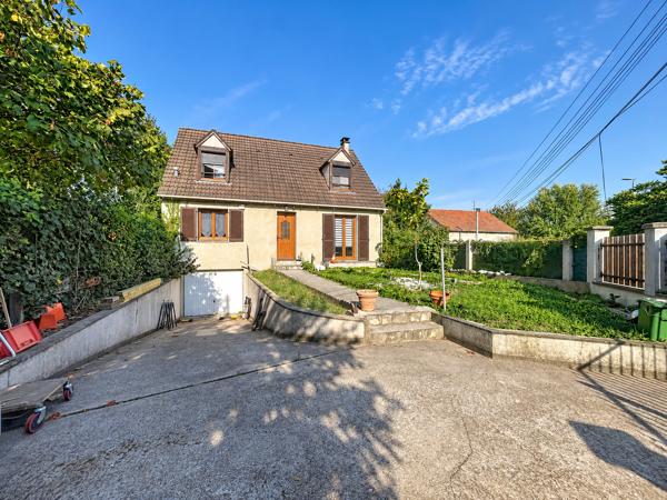 Maison
         5 pièces
        - 120 m² Exclusivité 350 000 € *