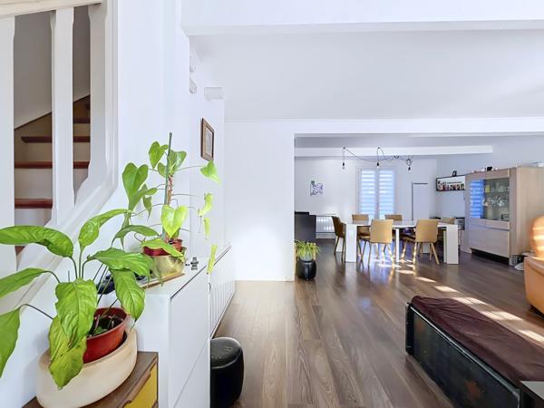 Maison
         5 pièces
        - 120 m² Exclusivité 350 000 € *