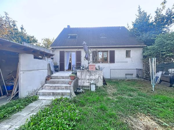 Maison
         5 pièces
        - 120 m² Exclusivité 350 000 € *
