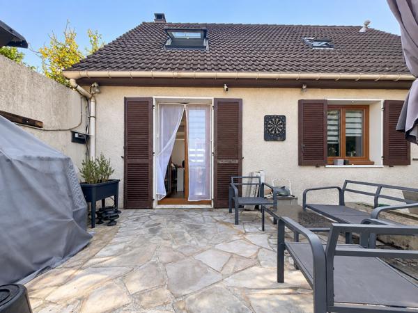 Maison
         5 pièces
        - 120 m² Exclusivité 350 000 € *