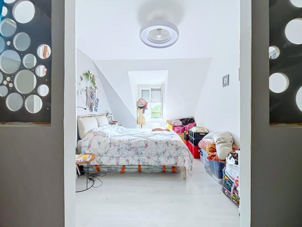 Maison
         5 pièces
        - 120 m² Exclusivité 350 000 € *