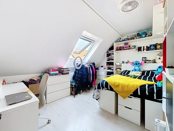 Maison
         5 pièces
        - 120 m² Exclusivité 350 000 € *