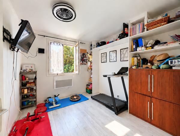 Maison
         5 pièces
        - 120 m² Exclusivité 350 000 € *