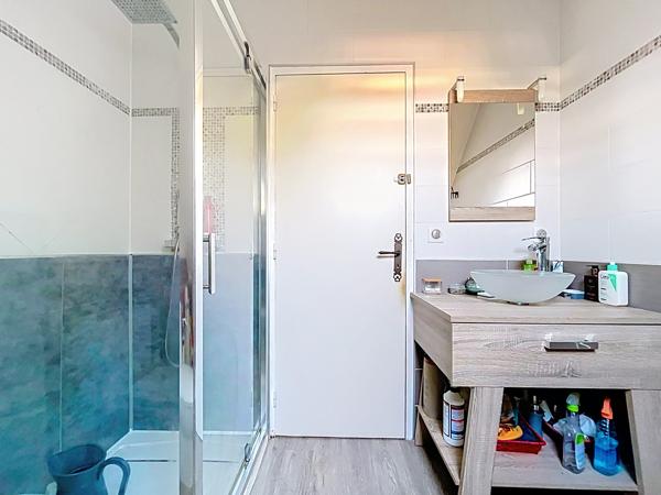 Maison
         5 pièces
        - 120 m² Exclusivité 350 000 € *
