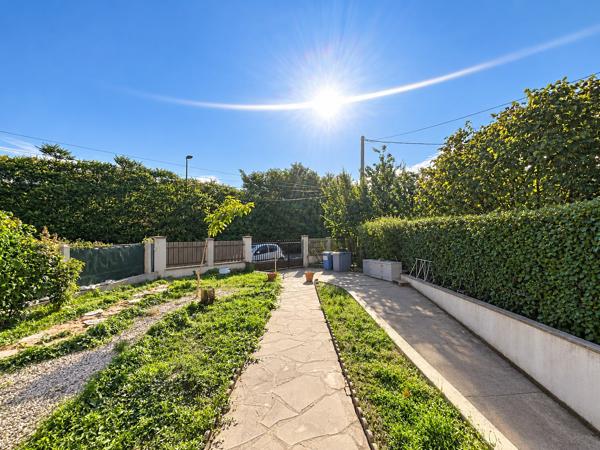 Maison
         5 pièces
        - 120 m² Exclusivité 350 000 € *