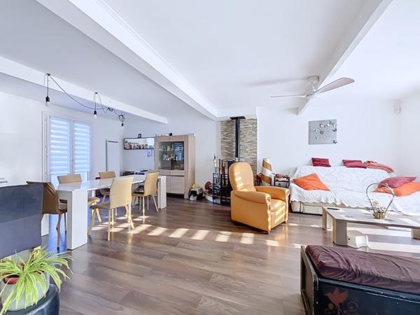 Maison
         5 pièces
        - 120 m² Exclusivité 350 000 € *