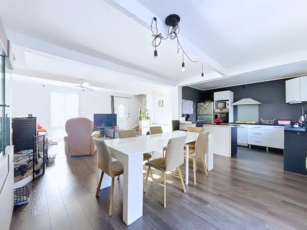 Maison
         5 pièces
        - 120 m² Exclusivité 350 000 € *