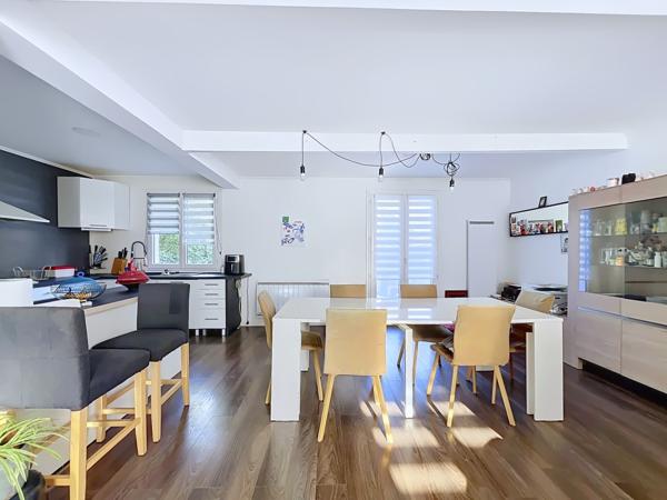 Maison
         5 pièces
        - 120 m² Exclusivité 350 000 € *