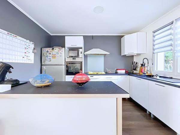 Maison
         5 pièces
        - 120 m² Exclusivité 350 000 € *