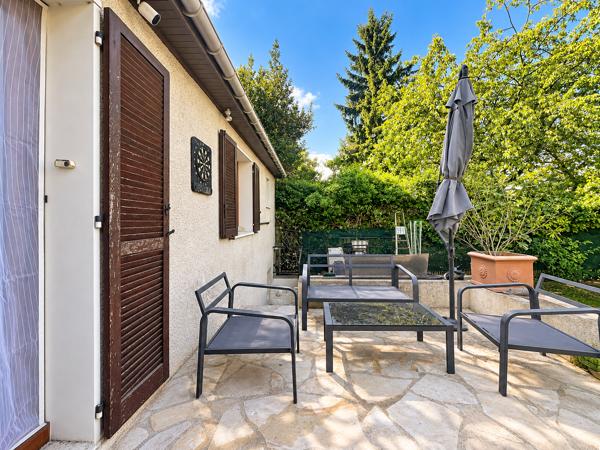Maison
         5 pièces
        - 120 m² Exclusivité 350 000 € *