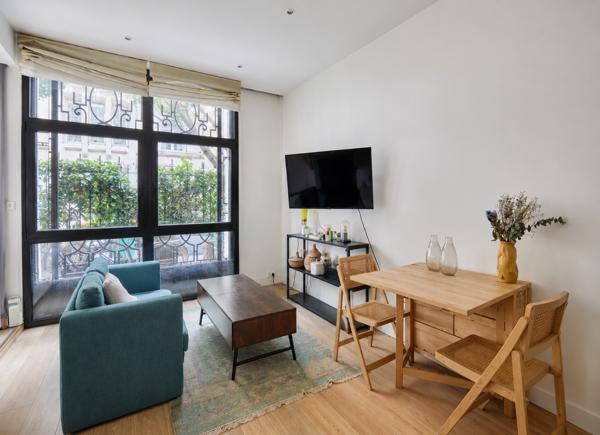Appartement
         1 pièce
        - 26 m² Exclusivité 365 000 € *