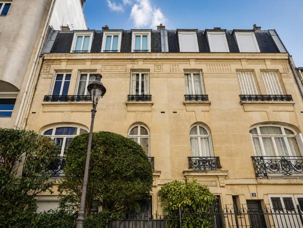 Appartement
         1 pièce
        - 26 m² Exclusivité 365 000 € *