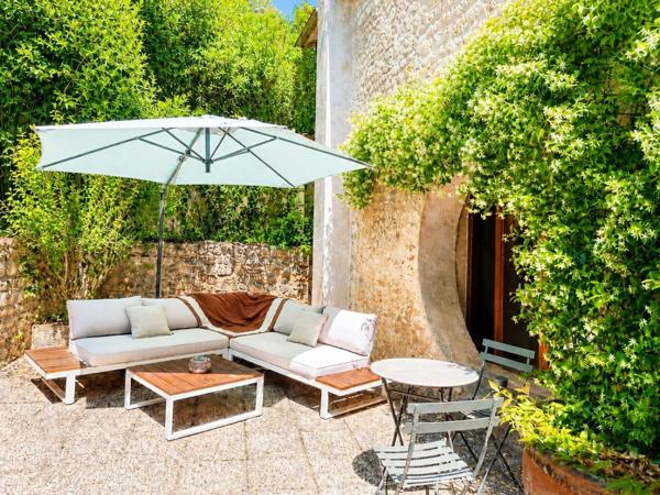 Maison au cœur de Châteauneuf : demeure rare, élégante et hors du commun
