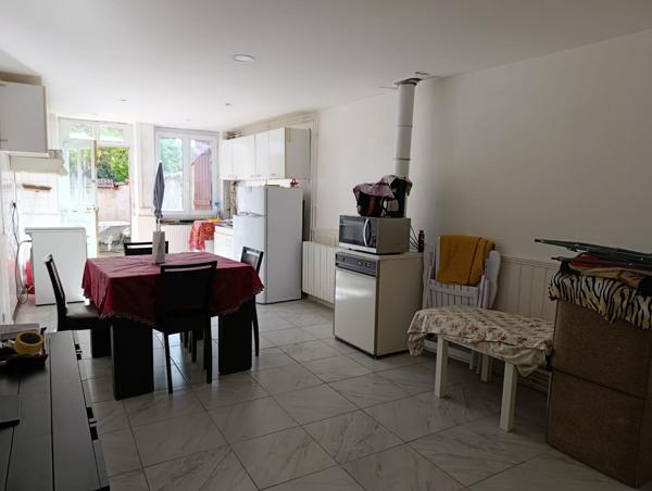 Magnifique  maison de ville avec chambre  au RDC