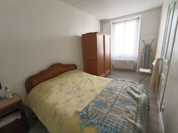 Magnifique  maison de ville avec chambre  au RDC