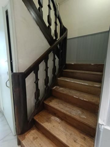 Magnifique  maison de ville avec chambre  au RDC