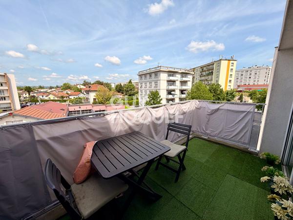 Appartement 2 pièces à louer au centre-ville de Décines Charpieu