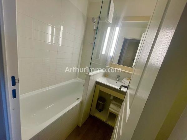 Vente                                                      Appartement
                        
                     2 pièces                      23 m2                     à Grimaud