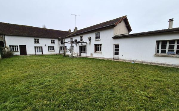 Maison à vendre    8 pièces •  Jouy-le-Châtel