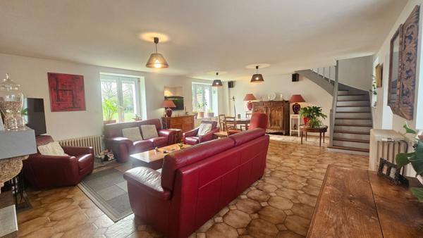 Maison d'Exception à Vendre à Donges - 7 Pièces, 4 Chambres, Grand Terrain