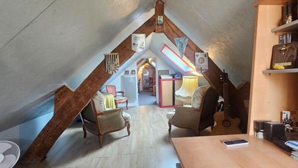 Maison d'Exception à Vendre à Donges - 7 Pièces, 4 Chambres, Grand Terrain