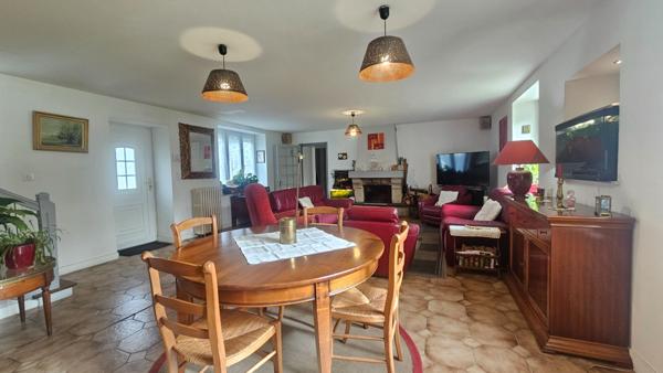 Maison d'Exception à Vendre à Donges - 7 Pièces, 4 Chambres, Grand Terrain