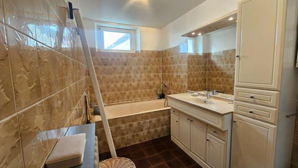 Maison d'Exception à Vendre à Donges - 7 Pièces, 4 Chambres, Grand Terrain