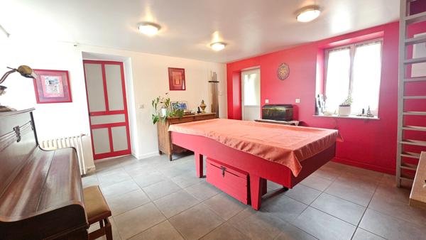 Maison d'Exception à Vendre à Donges - 7 Pièces, 4 Chambres, Grand Terrain