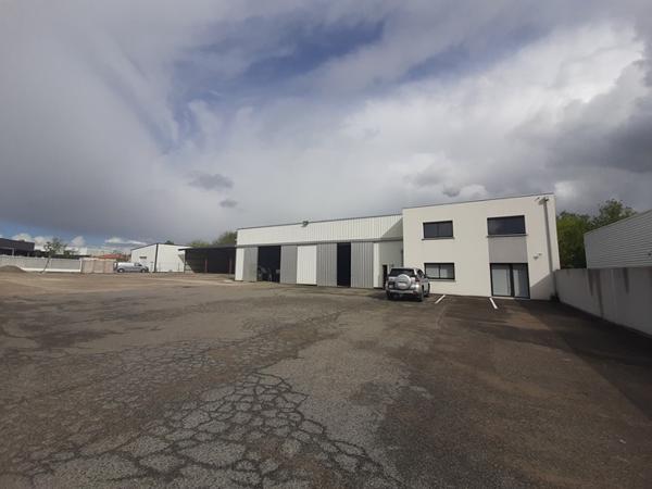 A LOUER LOCAL D'ACTIVITE INDEPENDANT de 445 m² AVEC GRAND FONCIER SECURISE - SUD DE NANTES