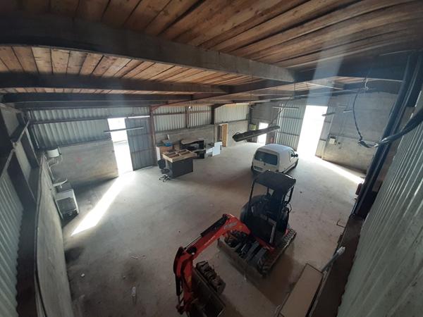 A LOUER LOCAL D'ACTIVITE INDEPENDANT de 445 m² AVEC GRAND FONCIER SECURISE - SUD DE NANTES