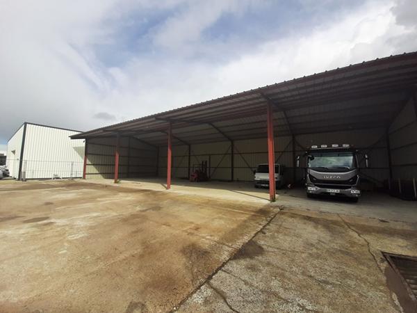 A LOUER LOCAL D'ACTIVITE INDEPENDANT de 445 m² AVEC GRAND FONCIER SECURISE - SUD DE NANTES