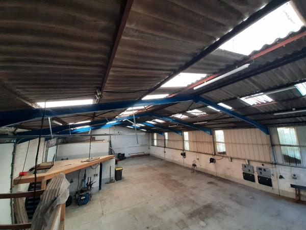A LOUER, LOCAL D'ACTIVTE de 470 m² environ sur parcelle de 1 524 m² - MEILLERAYE DE BRETAGNE