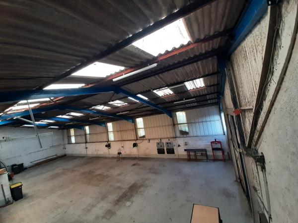 A LOUER, LOCAL D'ACTIVTE de 470 m² environ sur parcelle de 1 524 m² - MEILLERAYE DE BRETAGNE